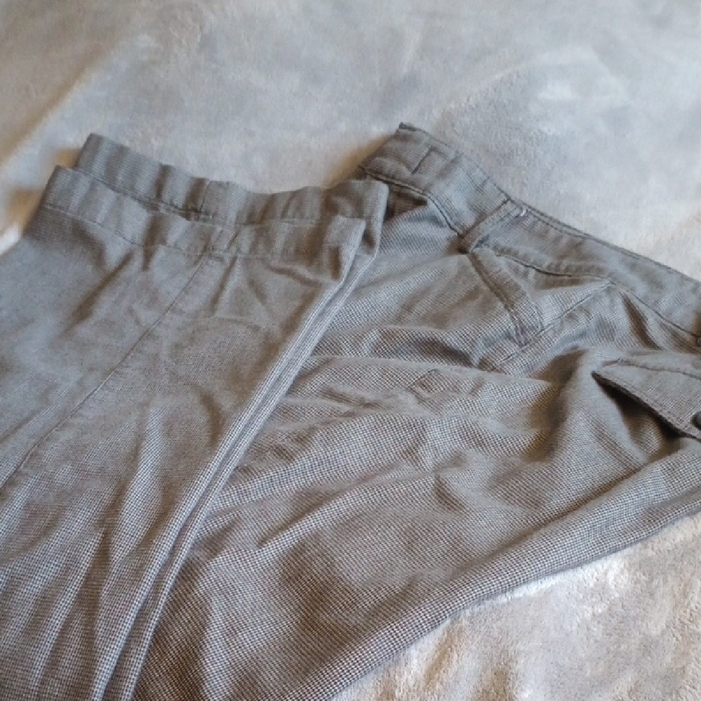 Woman's Dockers Gray Relaxed Fit Trousers Size 8